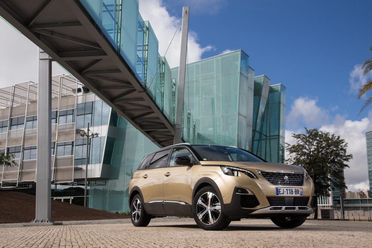 PEUGEOT 5008